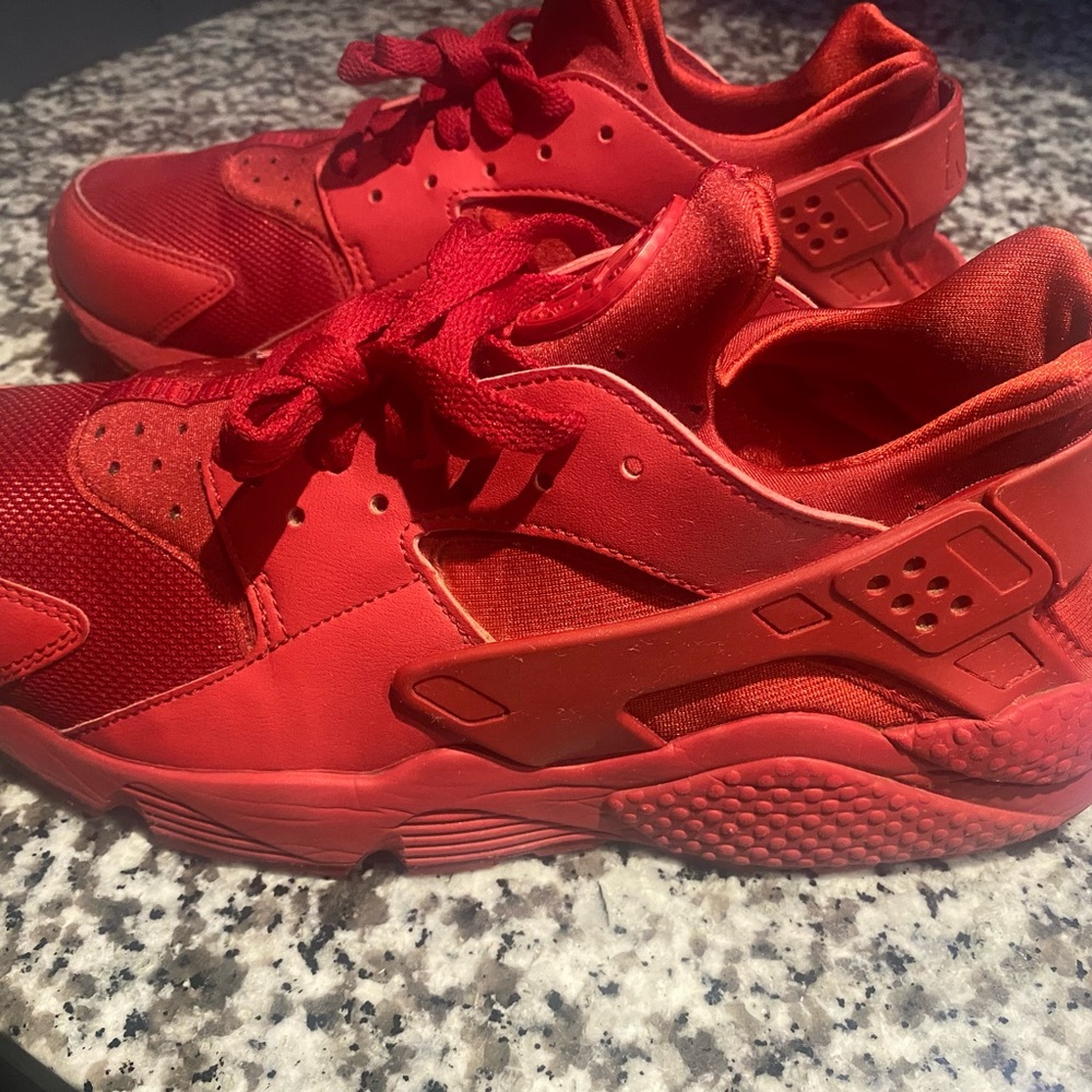 Nike Red Huarache Sneakers Bold Design - Picture 4 of 6